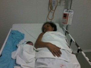Mulher grávida deu a luz na UPA / Foto Enviada Via Whatsapp