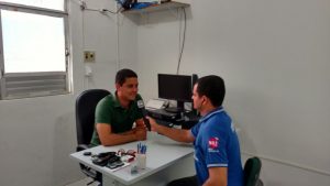  Francisco Lemos de Oliveira J&uacute;nior sendo entrevistado por Peterson Almeida