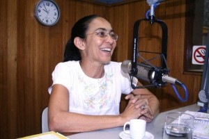 Heloísa Helena nos estúdios da Penedo FM (Foto Arquivo: Aquiacontece)