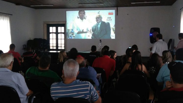 Prefeito de Penedo ao lado do Presidente do MARC Institute, participando da transmissão ao vivo em Miami.