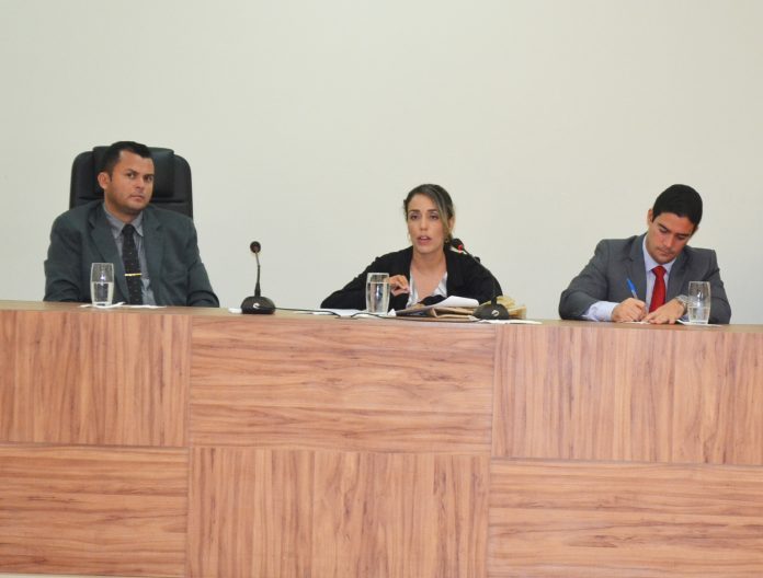 Cintya-Alves-na-Camara-de-Penedo-696x528