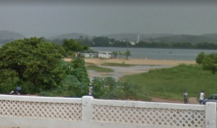 Prainha_penedo_fotoGoogle