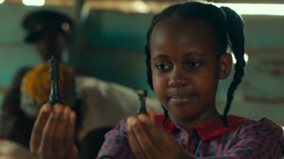 Morre aos 15 anos atriz do filme Rainha de Katwe