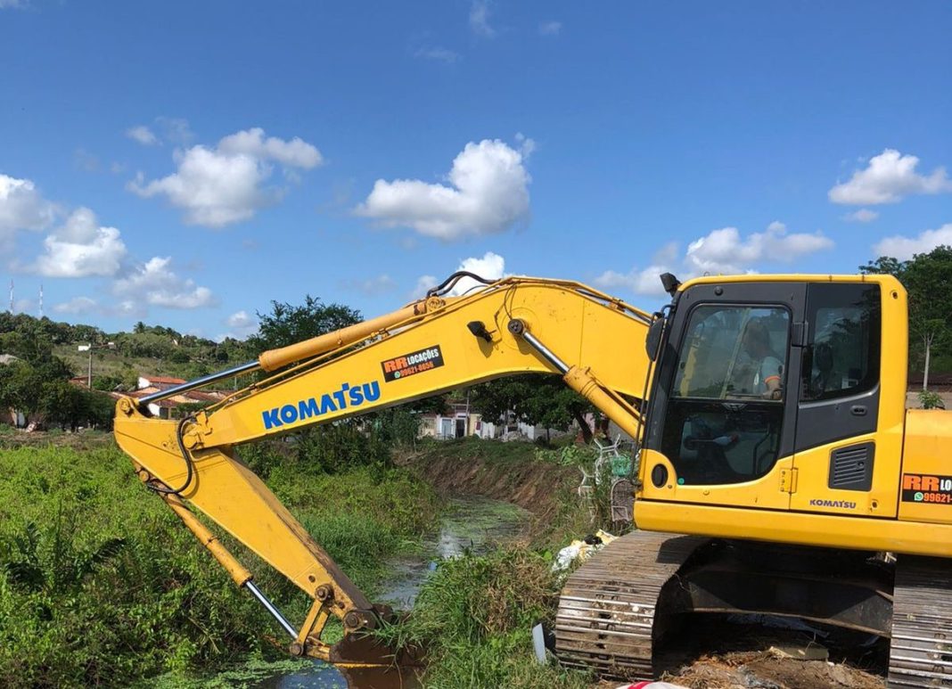 prefeitura de penedo limpa canal lagoa oiteiro