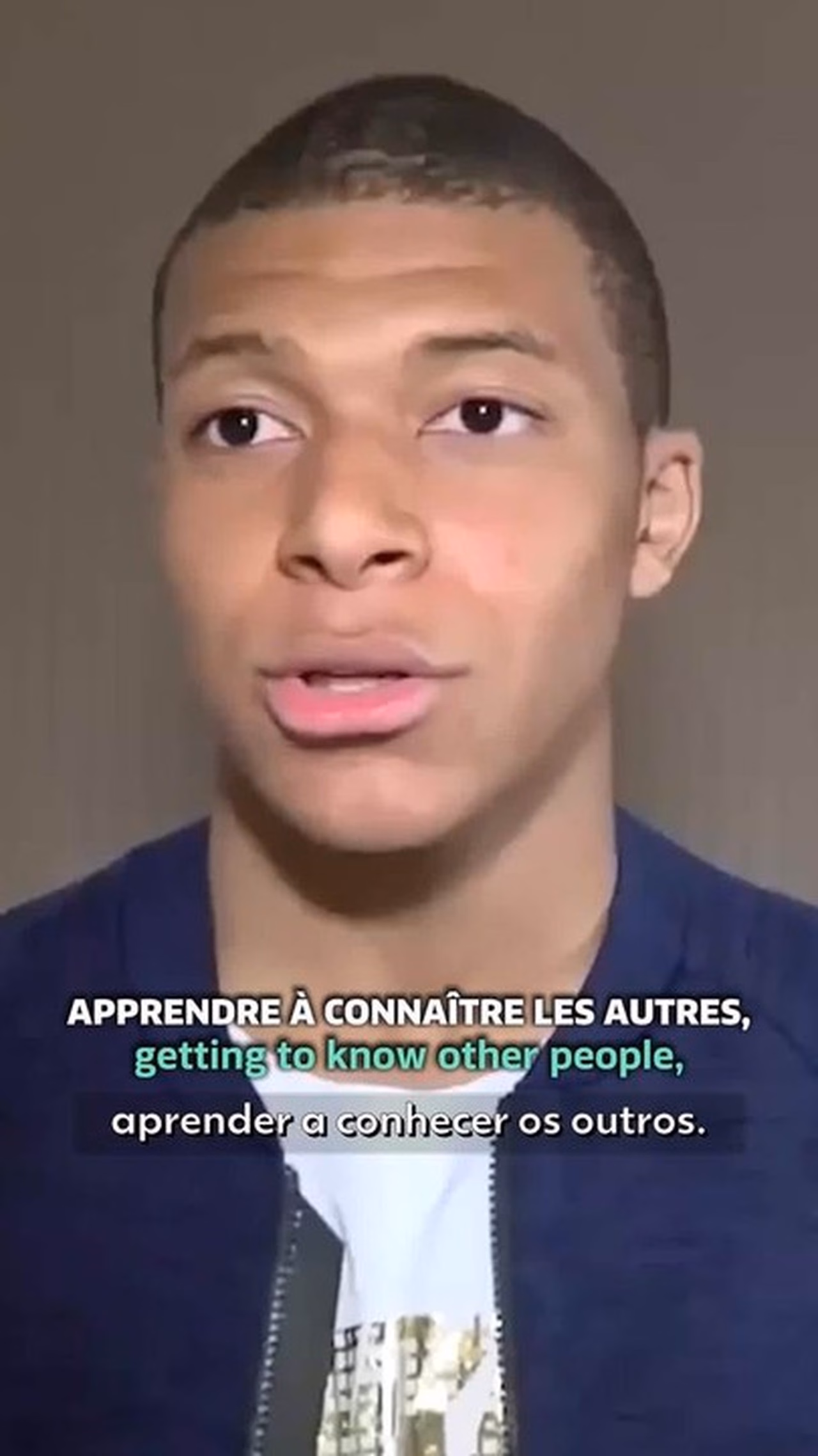 Mbappé completa 100 jogos com França após estreia