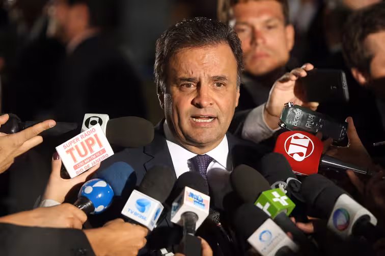 Ministra Cármen Lúcia afirma que apenas brasileiros definem o rumo do país