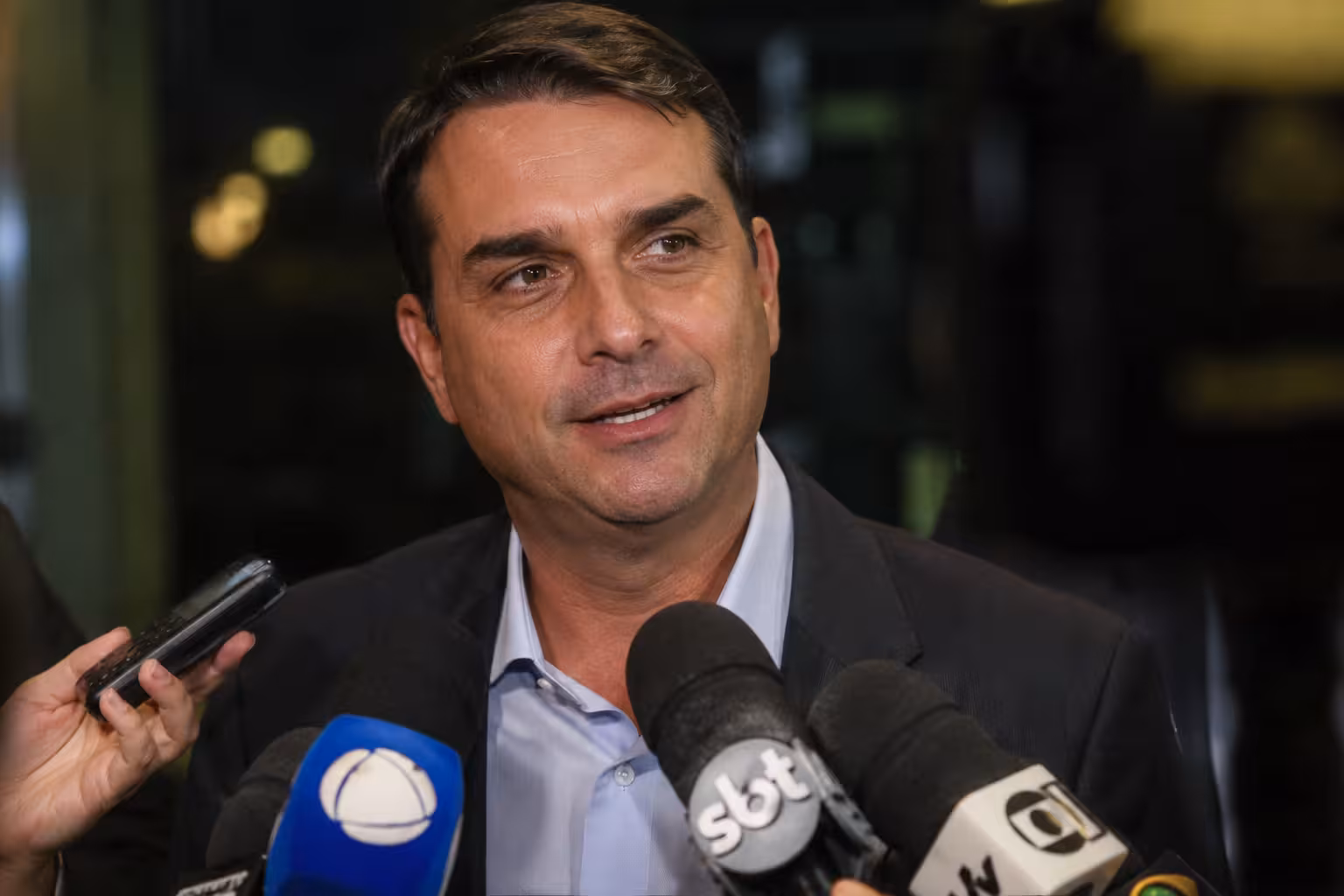 Flávio Bolsonaro discursa na Marcha para Jesus e critica gestão do governo federal